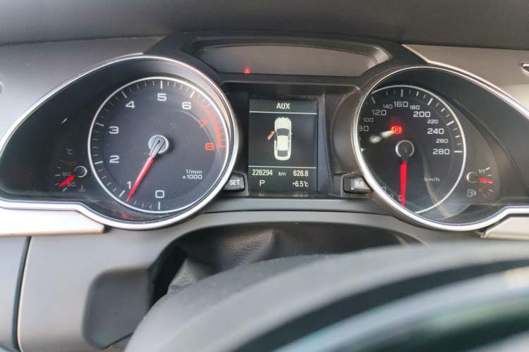 Used Audi A5 2013 Sportback 40 TFSI Odometer Close Up