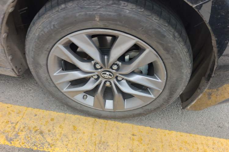 Used Toyota Avalon 2019 Dual-Engine 2.5L Luxury Edition China VI Standard
