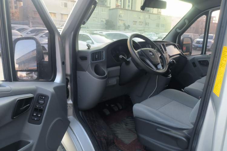 Used Foton Toano 2022 2.0T Manual Tongtu Multi-Function Long Wheelbase Mid-Roof Single-Tire 5/6/7/9-Seater 4F20TC3