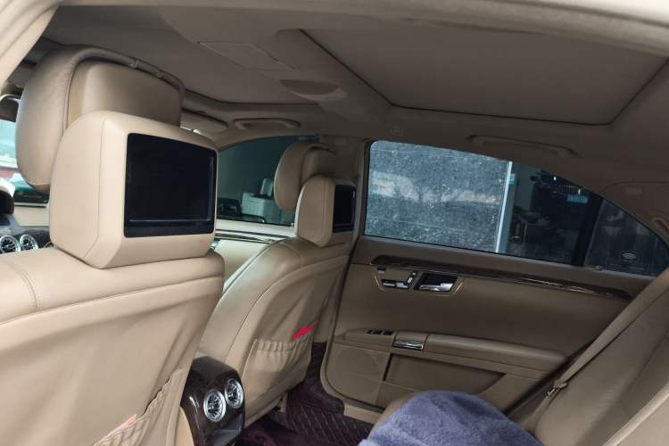 Used Mercedes-Benz S-Class 2012 S 300 L Business Standard Model Headliner