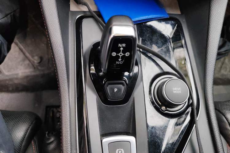 Used Lynk & Co 03 2019 1.5TD DCT JingPro Edition China VI Standard Gear Lever