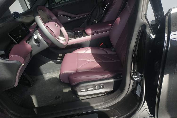 Used Nio ET5T 2025 75 kWh Touring Left Front Seat