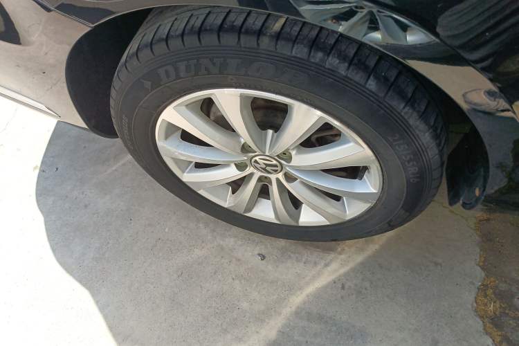 Used Volkswagen Magotan 2013 1.8TSI Premier Model Right Rear Wheel Hub