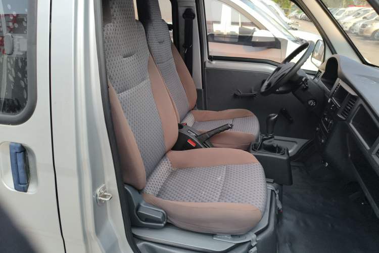 Used Wuling Zhiguang 2020 1.2L Van Utility Model China VI Emission Standard 5-Seater LSI