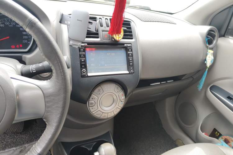 Used Nissan Sunny 2011 1.5XV CVT Deluxe Edition Audio And AC Panel