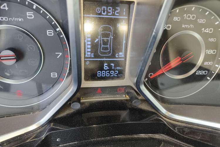 Used Zotye Domy X5 2017 Value Edition 1.6L Manual Fashion Model Odometer Close Up