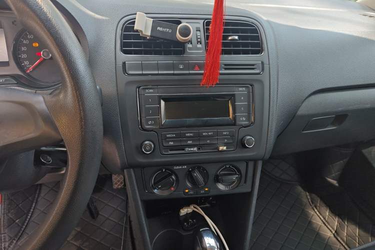 Used Volkswagen Polo 2016 1.4L Automatic Trendy Model Audio And AC Panel