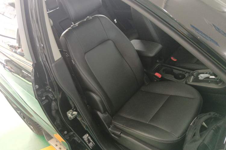 Used Chevrolet Captiva 2013 2.4L Two-Wheel Drive City Edition 7-Seater