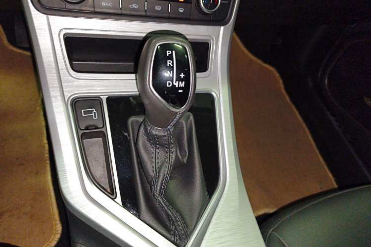 Used Geely Auto Vision 2019 Upgraded Model 1.5L CVT Luxury Version China VI Standard
