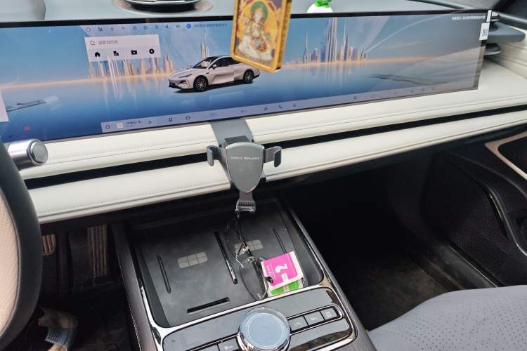 Used Geely Galaxy E8 2025 700 km Long-Range Intelligent Driving Version