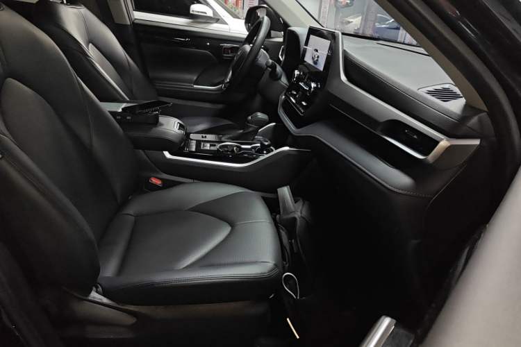 Used Toyota Highlander 2024 2.5L Smart Electric Hybrid Dual-Engine Two-Wheel Drive Elite Version 7 Seats Right Front Seat