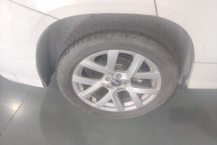 Used Jetta VS7 2024 280TSI Automatic Pioneer Edition Right Rear Wheel Hub