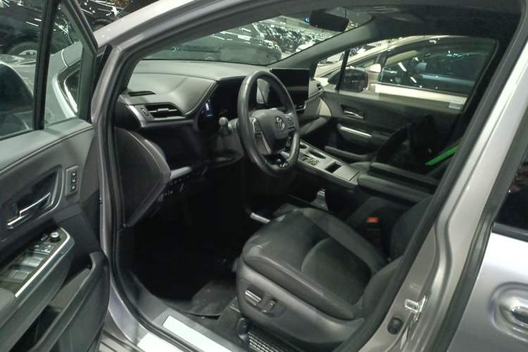 Used Toyota Granvia 2023 2.5L Hybrid Prestige VIP Edition