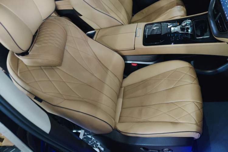 Used Denza D9 2024 DM-i 980 Four-Wheel Drive Prestige Model Right Front Seat