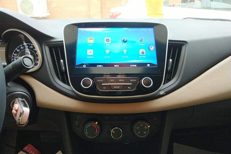 Used Chevrolet Monza 2020 320 Automatic Enjoyment Edition Audio And AC Panel