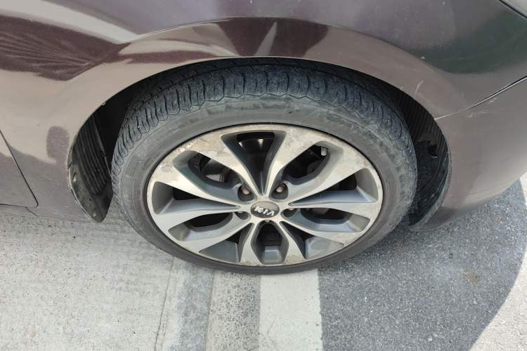 Used Kia K3 2013 1.6L Automatic GLS Right Front Wheel Hub
