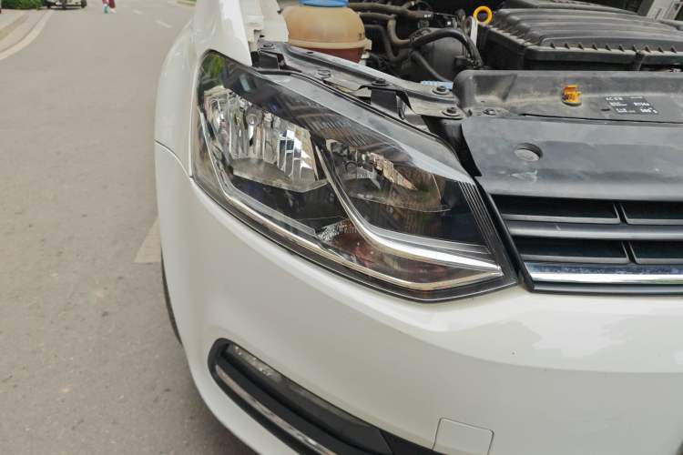 Used Volkswagen Polo 2016 1.6L Automatic Comfort Model Right Front Headlight