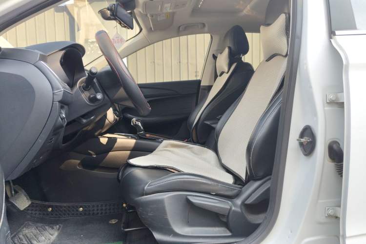 Used Roewe i5 2021 1.5L CVT Diamond Edition
