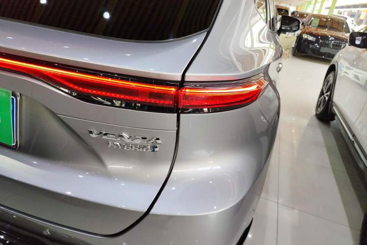 Used Toyota Venza 2022 Dual-Engine 2.5L CVT Two-Wheel Drive Prestige Edition
