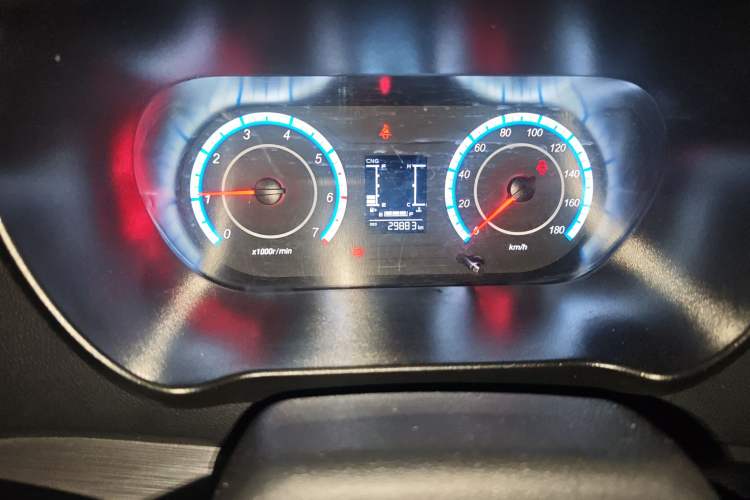 Used CHANGAN KAICHENG Ruixing M60 2023 1.6L CNG Comfort-Grade 6-Seater Passenger Vehicle Odometer Close Up