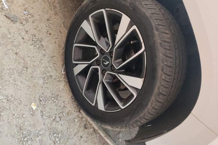 Used Jetta VS7 2020 1.4T Automatic Glory Edition Right Front Wheel Hub