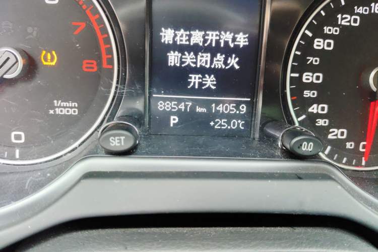 Used Audi Q5 2017 40 TFSI Ambition Edition Odometer Close Up