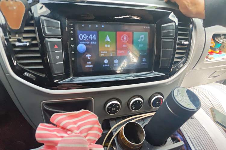 Used SAIC MAXUS Xintu V80 2019 2.5T Classic Model 6-Speed Manual Aotong Long Wheelbase Mid-Height 7-Seater