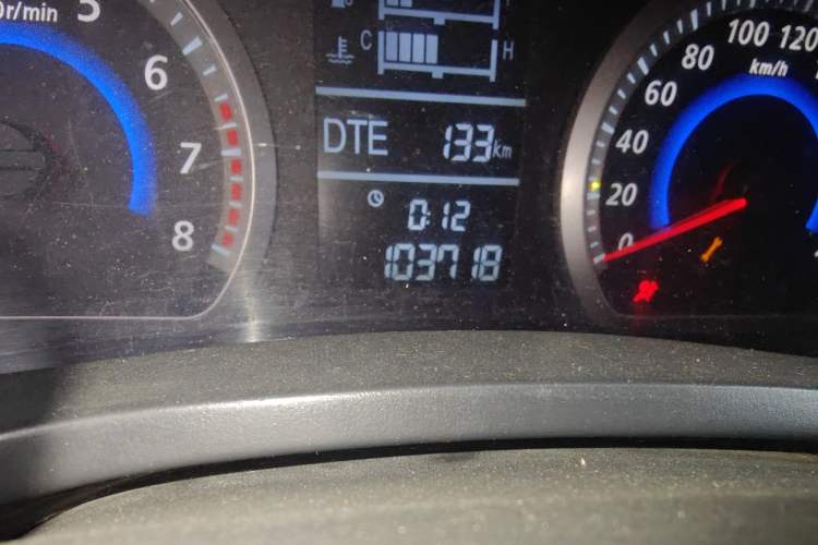 Used Zotye Z300 2012 1.5L Manual Luxury Version Odometer Close Up