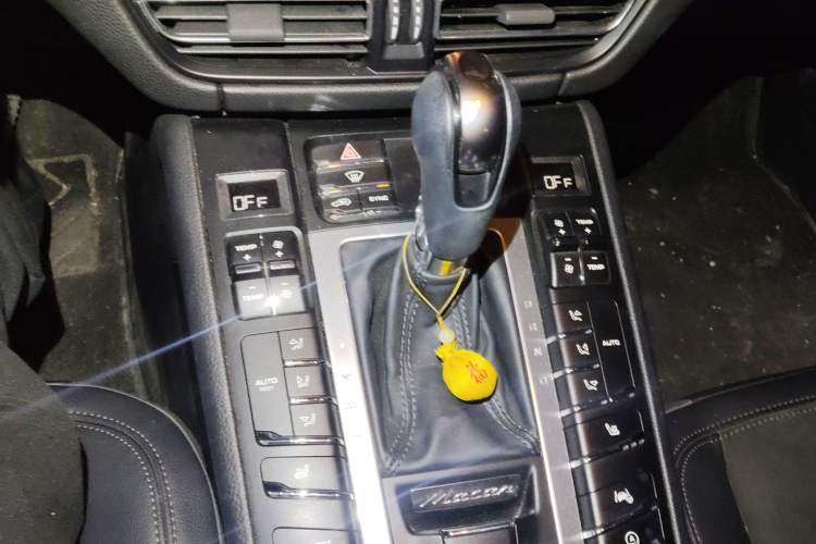 Used Porsche Macan 2020 Macan 2.0T Gear Lever