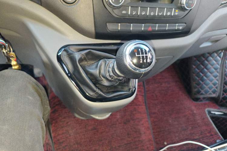 Used Foton Toano 2023 2.0T Manual Jixiang Van Long Wheelbase Mid-Height Rear Single Tire 3-Seater