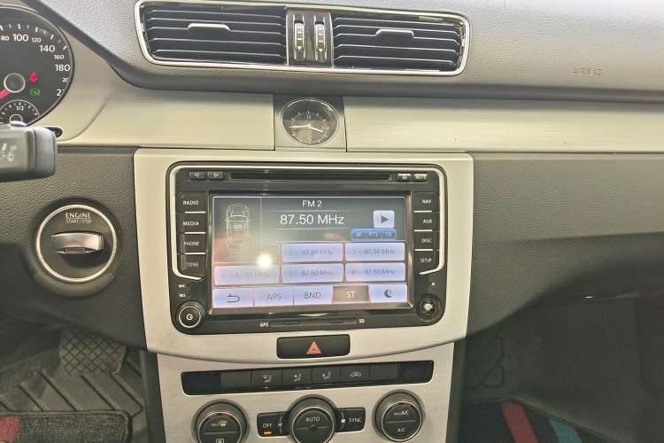 Used Volkswagen Magotan 2015 1.8TSI Advanced Model Audio And AC Panel