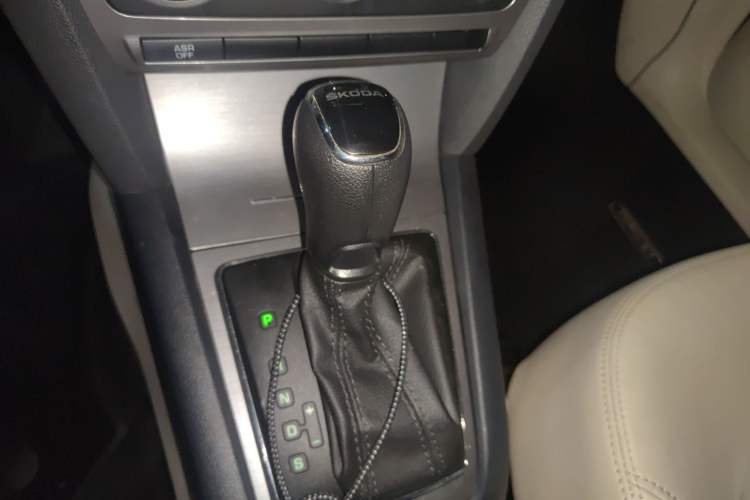 Used Skoda Octavia 2015 Classic Model 1.6L Automatic Yijie Version
