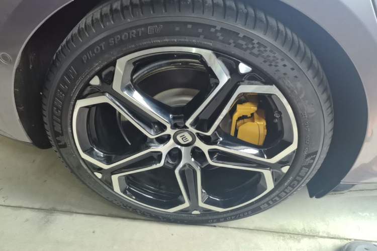Used Xiaomi Auto SU7 2024 Four-Wheel Drive Ultra-Long Range Advanced Intelligent Driving Max Edition