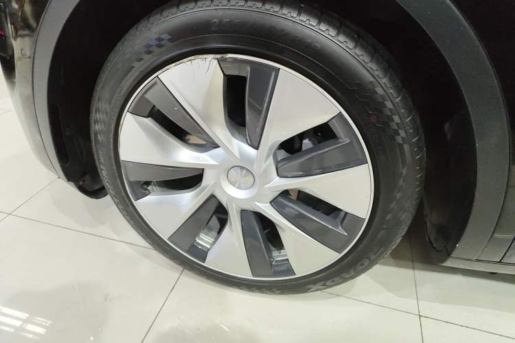 Used Tesla Model Y 2021 Long-Range All-Wheel-Drive Version
