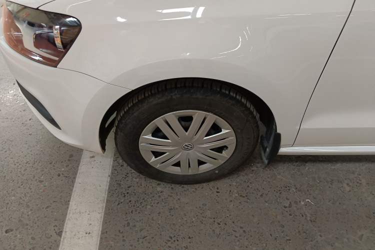 Used Volkswagen Polo 2016 1.4L Manual Fashion Model Left Front Wheel Hub