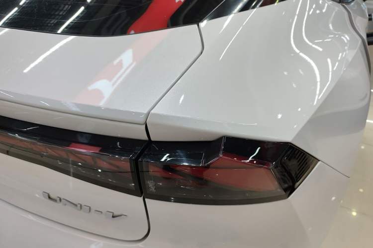 Used Changan UNI-V 2024 1.5T High-Energy Version