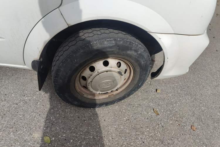 Used SAIC MAXUS Xintu V80 2018 2.5T 6-Speed Manual Aowentong Long-Wheelbase Mid-Roof 7/10-Seater Right Front Wheel Hub