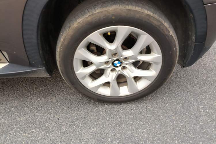 Used BMW X5 2011 xDrive35i Luxury Model Right Front Wheel Hub