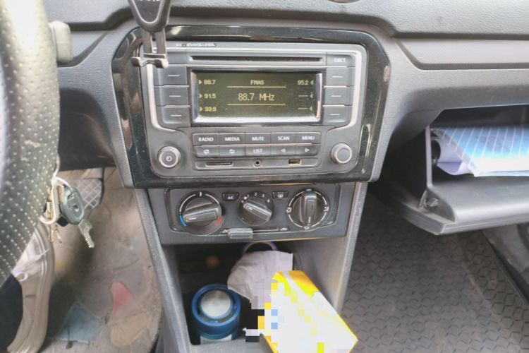 Used Volkswagen Jetta 2013 1.6L Manual Fashion Edition Audio And AC Panel