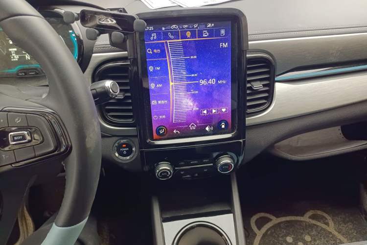 Used Chery QQ Little Ant 2022 Sweet Pink Edition Half-Sugar Version Lithium Iron Phosphate 30 kW 301 km Audio And AC Panel