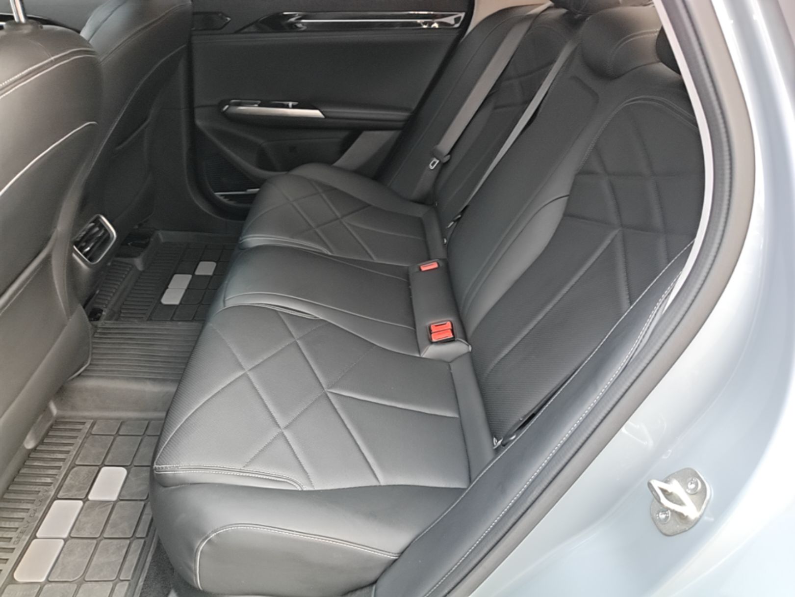 Geely Galaxy L6 2024 125km PLUS Dragon Edition — снимка 20
