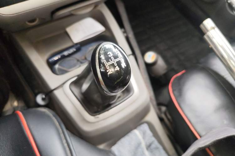 Used BAIC Weiwang M20 2014 1.5L Comfort Version BJ415B Gear Lever