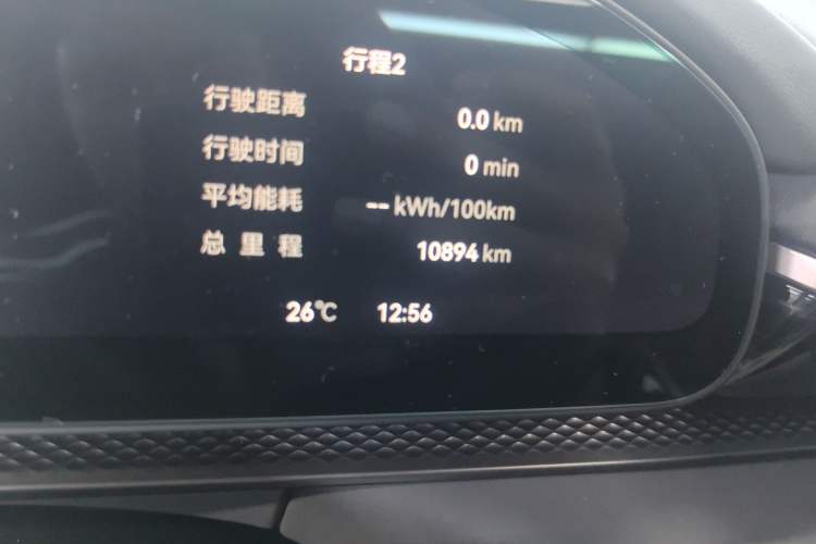 Used Zeekr 7X 2025 100 kWh Long-Range Rear-Wheel Drive with Intelligent Driving Features Odometer Close Up