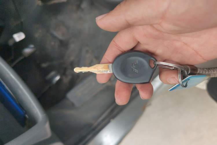 Used Wuling Zhiguang 2010 1.0L New Version Practical Short-Body L2Y Vehicle Key