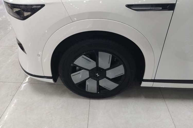 Used XPeng X9 2024 610 Long-Range Pro Exterior 4