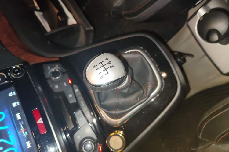 Used Haval H6 2014 Sport Version 1.5T Manual Two-Wheel Drive Elite Edition Gear Lever