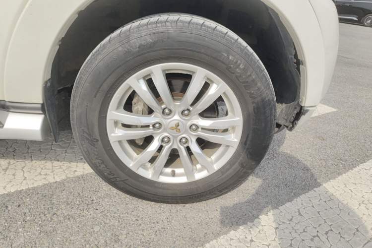 Used Mitsubishi Pajero 2019 V97 3.8L 5-Door GLS Sunroof Dual Differential – Middle East
