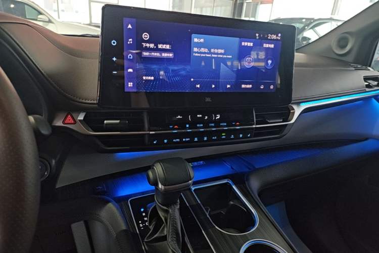 Used Toyota Granvia 2022 2.5L Hybrid Flagship Edition Audio And AC Panel