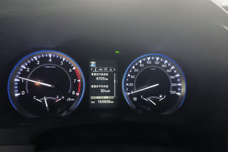 Used Toyota Highlander 2018 2.0T Four-Wheel Drive Luxury Edition 7 Seats China V Emission Standard Instrument Cluster