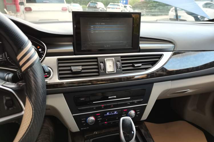 Used Zotye Z700 2016 1.8T DCT Elegant Version
